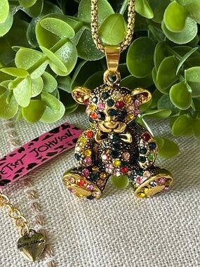 Betsey Johnson Gold Multicolor Crystal Teddy Bear Pendant Necklace 🧸🆕🧸